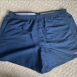 Patagonia Navy Blue Baggies Women’s Size L Excellent condition 5 in inseam